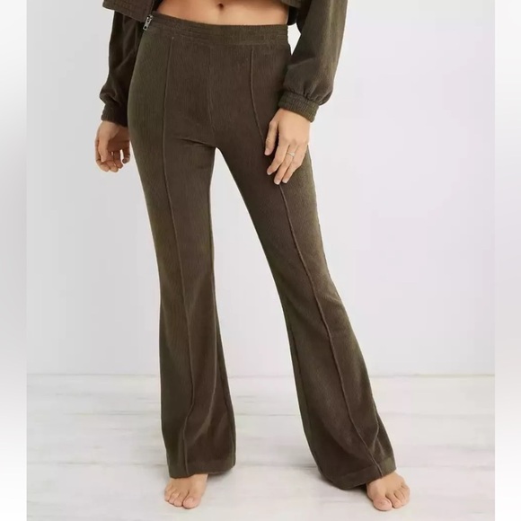 aerie Pants - NWT Aerie Groove-On Velour High Waisted Ribbed  Flare Leggings